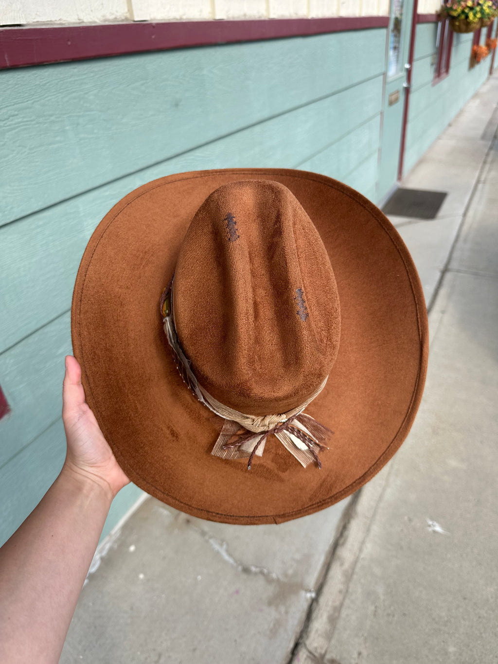 Golden Outlaw Cowgirl Suede Hat