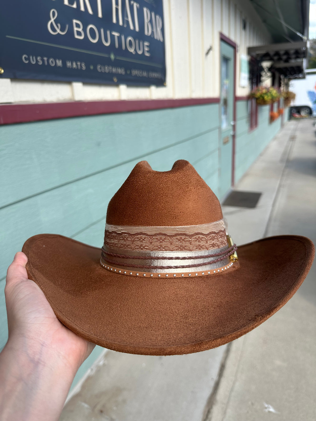 Golden Outlaw Cowgirl Suede Hat