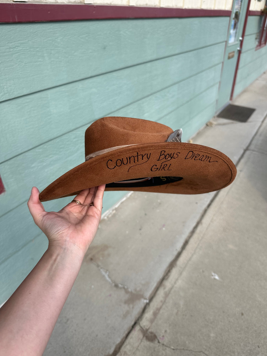 Golden Outlaw Cowgirl Suede Hat