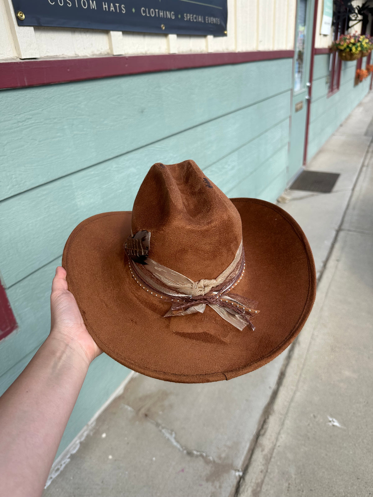 Golden Outlaw Cowgirl Suede Hat